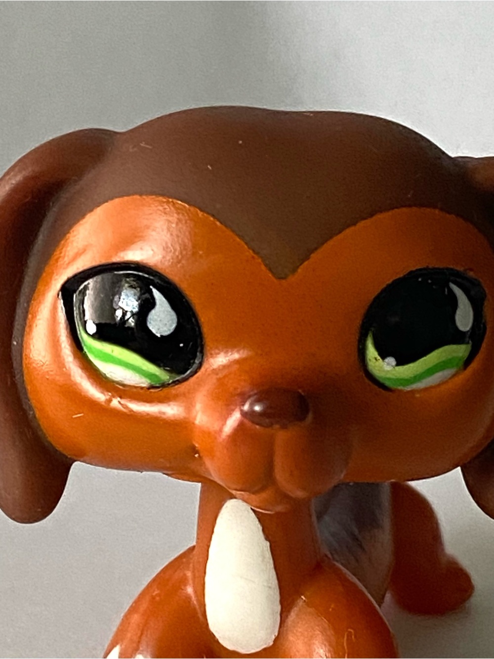 Littlest Pet Shop (LPS) 2006 Brown Dachshund Figurine with Green Eyes - Picture 3 of 14